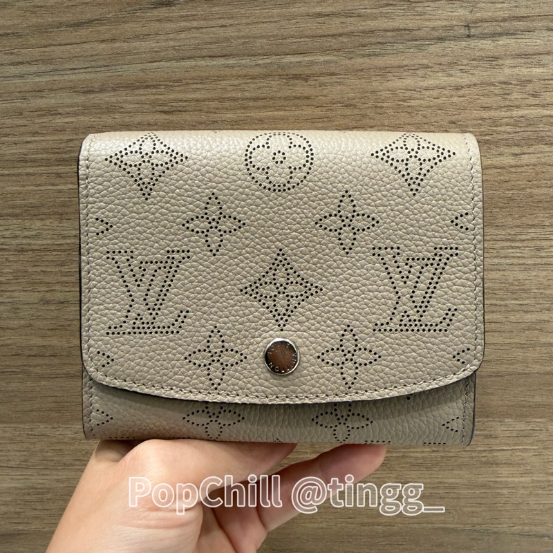 LV 石灰色打孔通花Iris銀釦下蓋短夾M62542-0