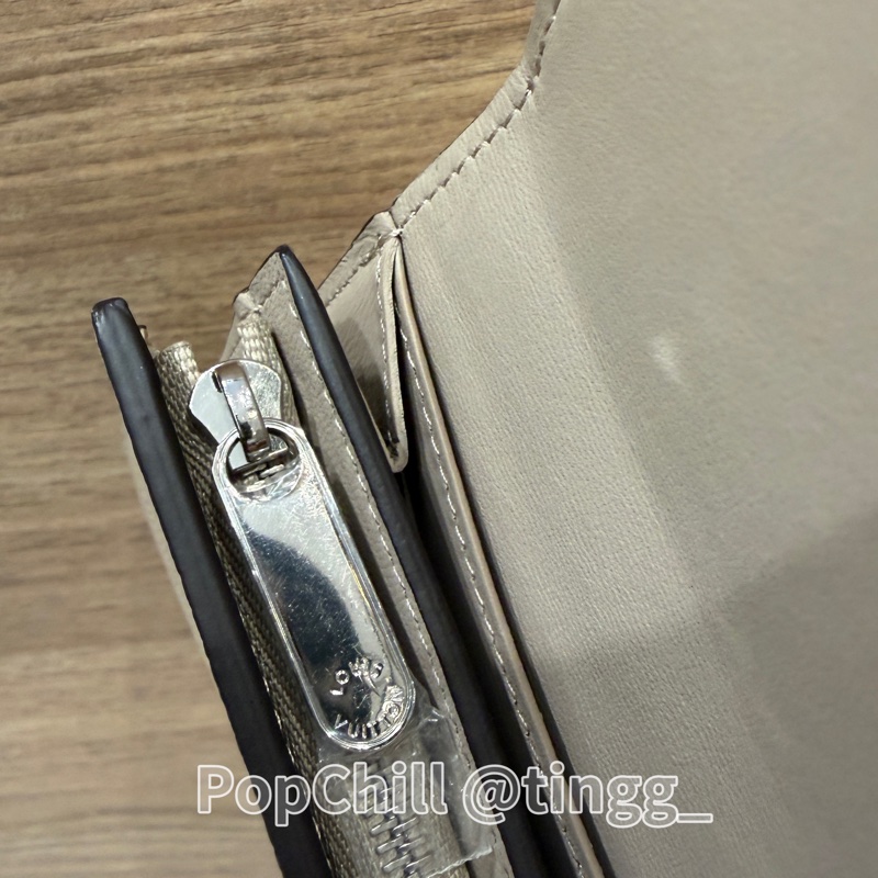 LV 石灰色打孔通花Iris銀釦下蓋短夾M62542-9