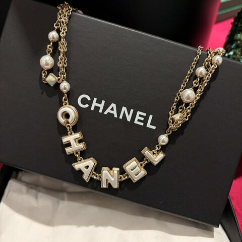 CHANEL 珍珠字母拼粉綠藍墜飾項鏈 淡金