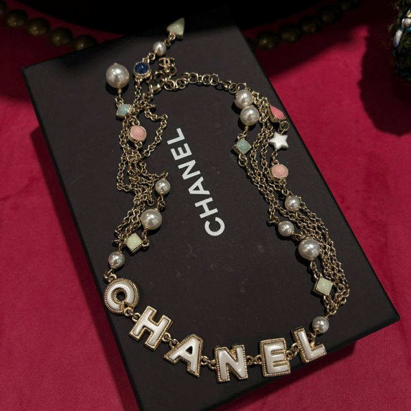 CHANEL 珍珠字母拼粉綠藍墜飾項鏈 淡金-3