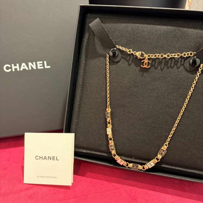 CHANEL 黑白方塊造型項鍊-0