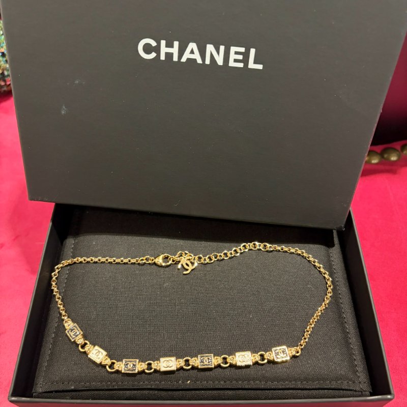 CHANEL 黑白方塊造型項鍊-1