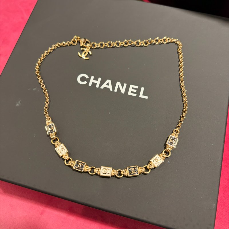 CHANEL 黑白方塊造型項鍊-2