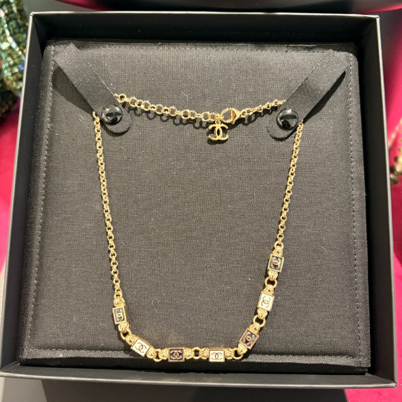 CHANEL 黑白方塊造型項鍊-3