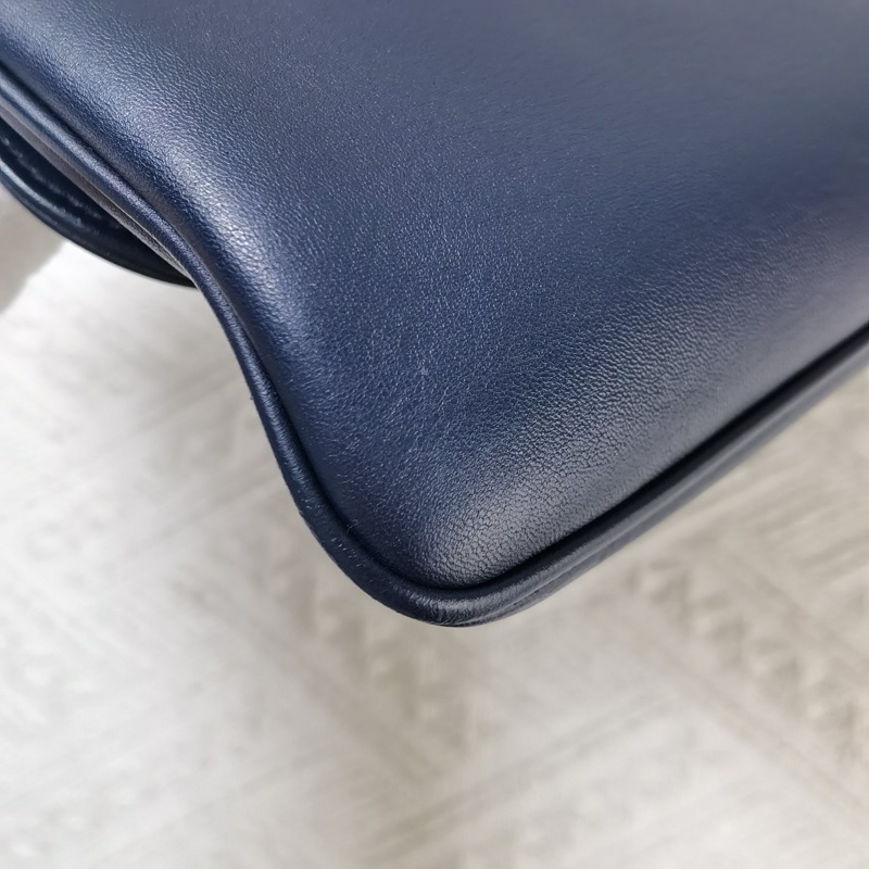 CHANEL香奈兒17A信封包斜挎包 24開羊皮海軍藍 尺寸：26*16*3 肩帶-6