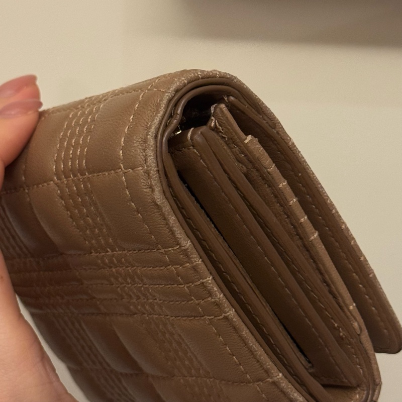 Burberry泰奶色羊皮短夾錢包-6