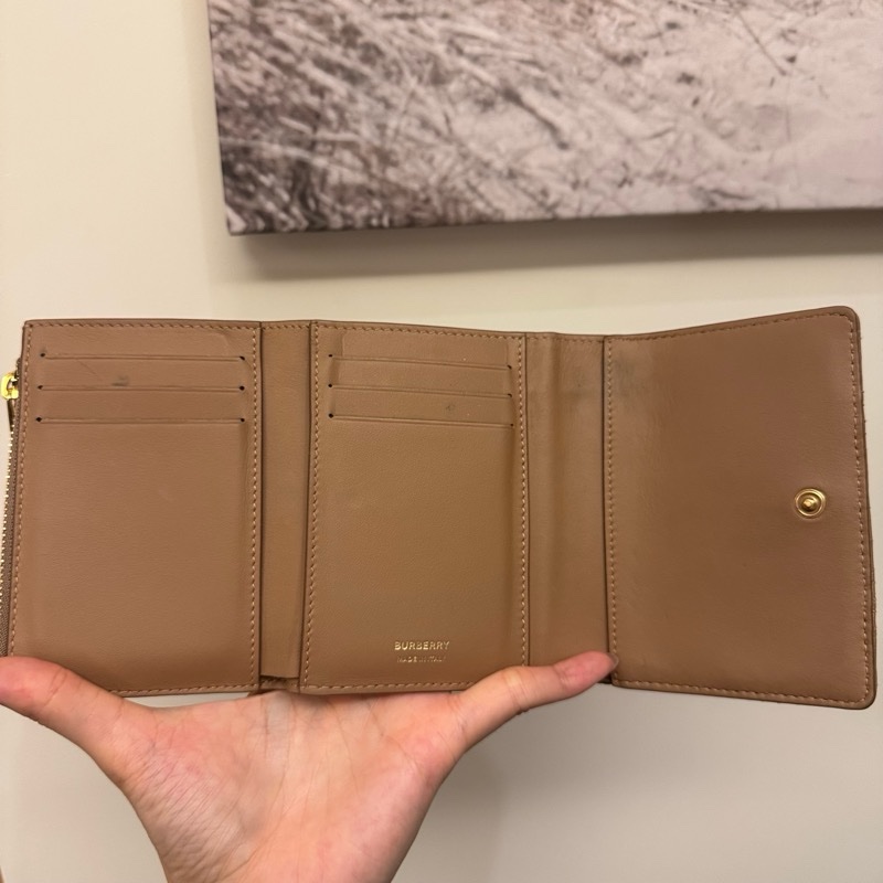 Burberry泰奶色羊皮短夾錢包-1