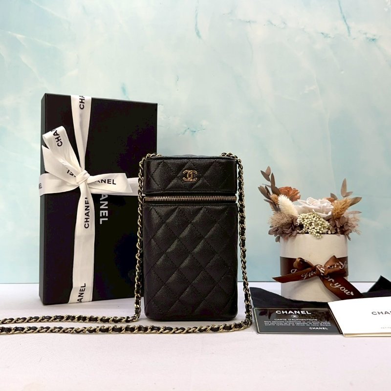 CHANEL 黑金鏈帶手機包-0