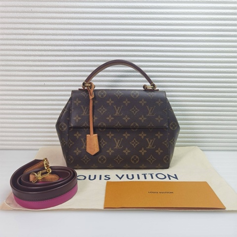 LV路易威登cluny克魯尼手提包單肩包斜挎包 年份：18年➕芯片 尺寸：25.5*20*10  配件：肩帶  掛飾  塵袋
