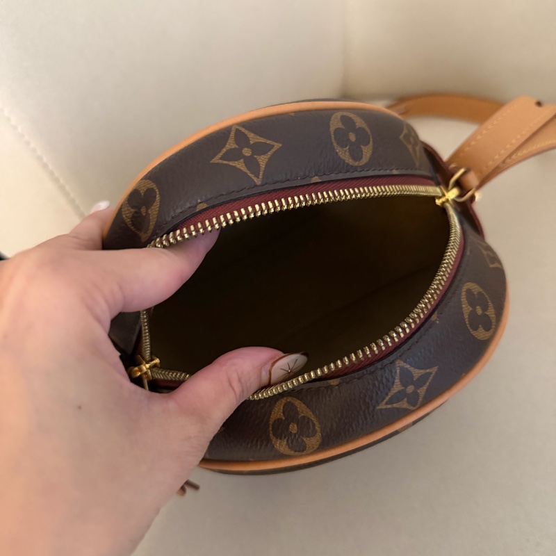 LV M45149 圓餅包-9