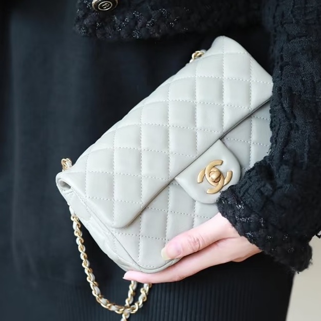 #Chanel 香奈儿 CF方胖子 🔮金球灰色羊皮金扣链条包 芯片款 🗿底长17-8