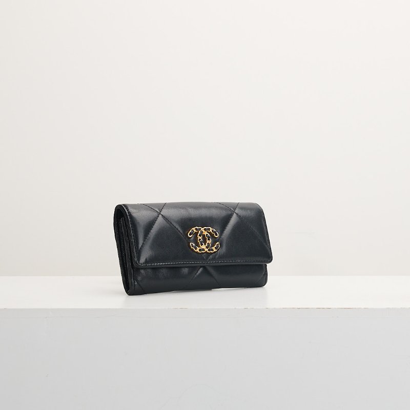 二手Chanel 19 小羊皮口蓋中夾/黑金-1