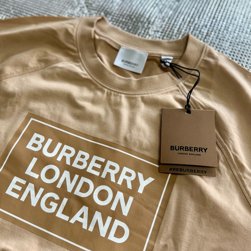 全新商品 Burberry 經典字母Logo 棉質短袖米色T恤(尺寸在內文）-0