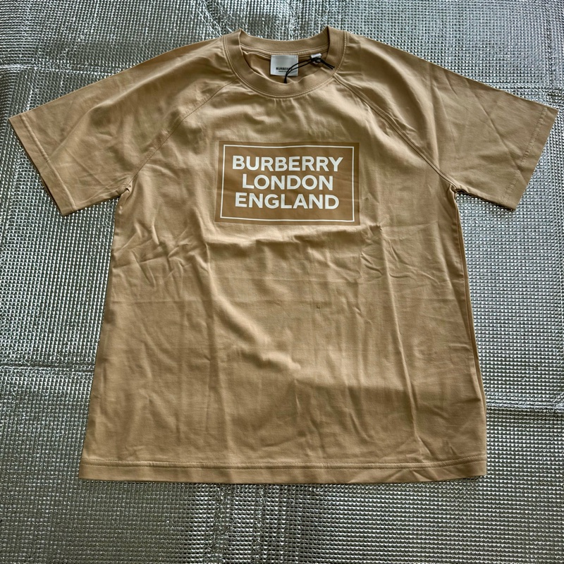 全新商品 Burberry 經典字母Logo 棉質短袖米色T恤(尺寸在內文）-9