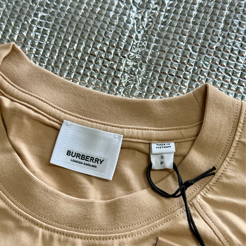 全新商品 Burberry 經典字母Logo 棉質短袖米色T恤(尺寸在內文）-15