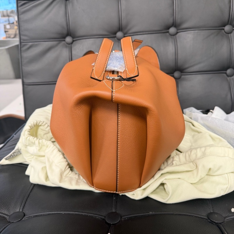 Loewe 大象斜挎包 約36x22x26-2