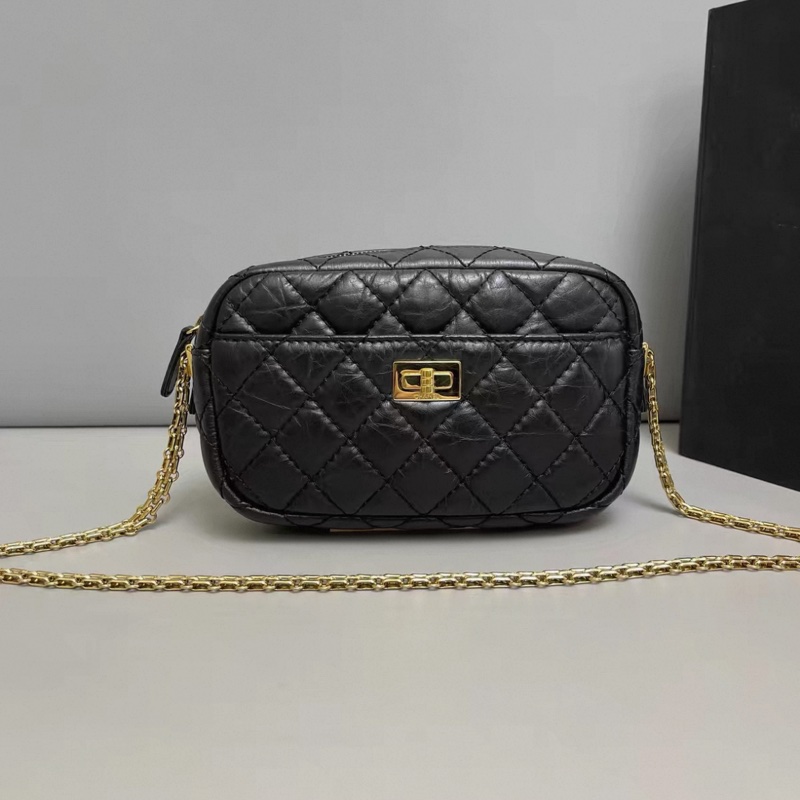 Chanel香奈兒2.55黑金油蠟牛皮相機包-0