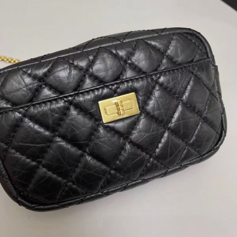 Chanel香奈兒2.55黑金油蠟牛皮相機包-4