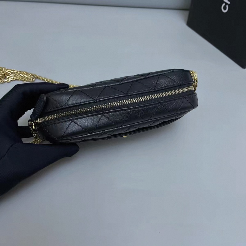 Chanel香奈兒2.55黑金油蠟牛皮相機包-5