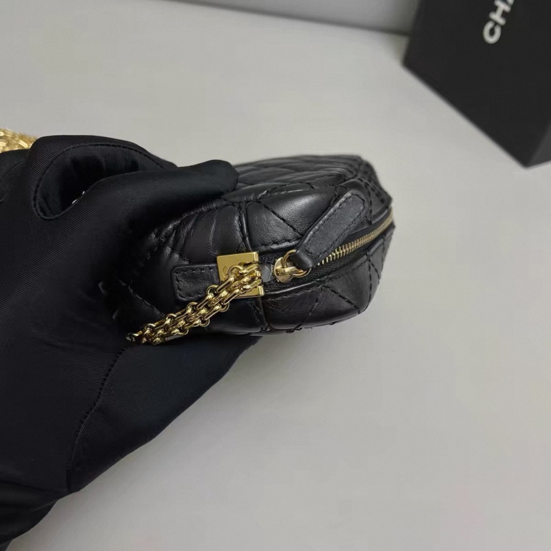 Chanel香奈兒2.55黑金油蠟牛皮相機包-6