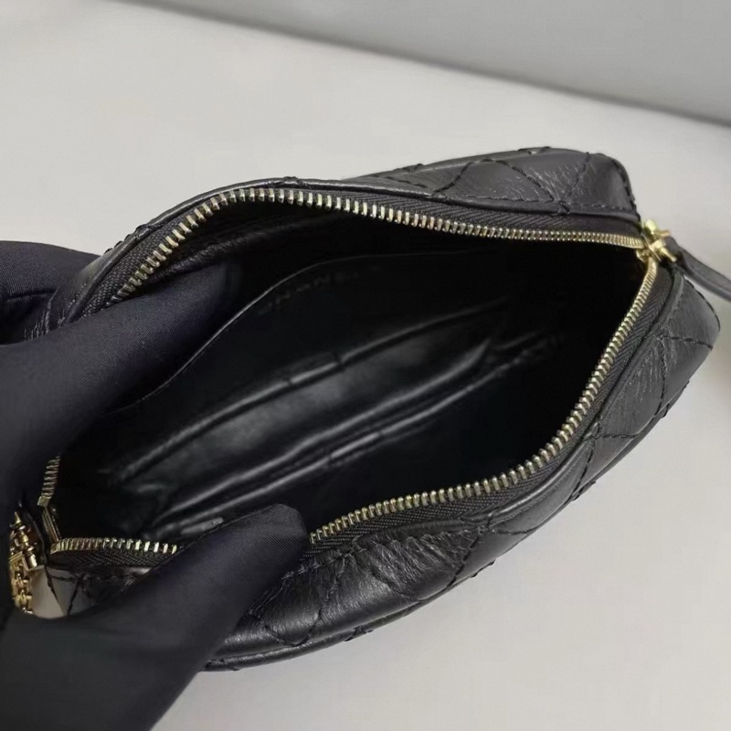 Chanel香奈兒2.55黑金油蠟牛皮相機包-7