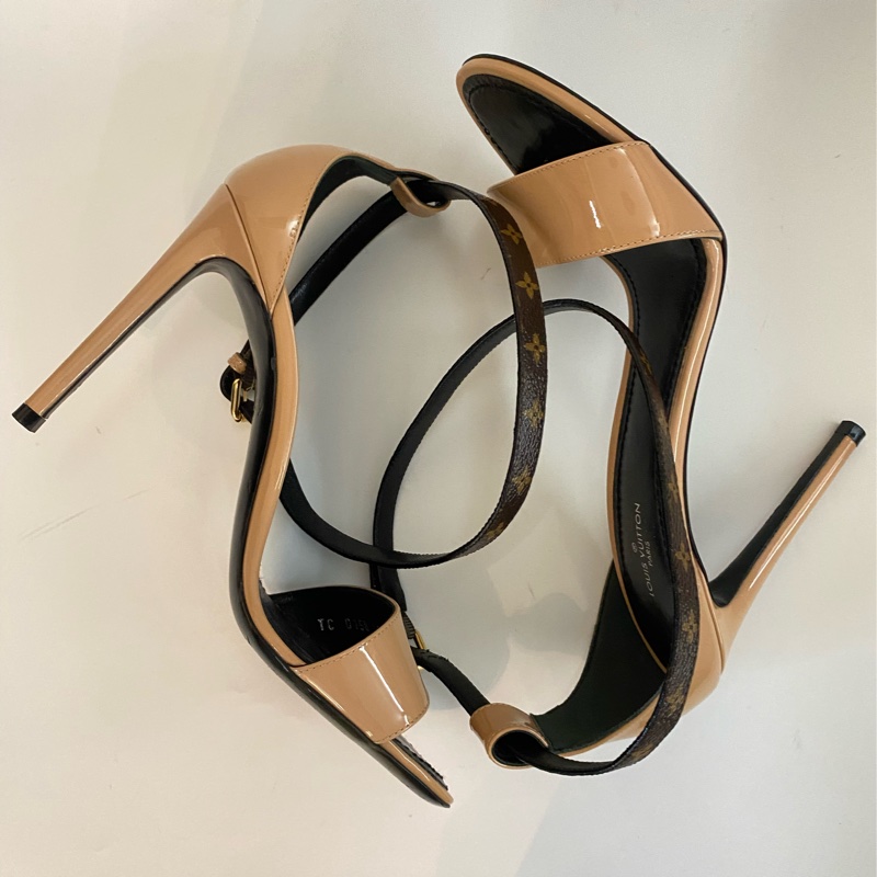 Louis Vuitton Heels EU 37-9
