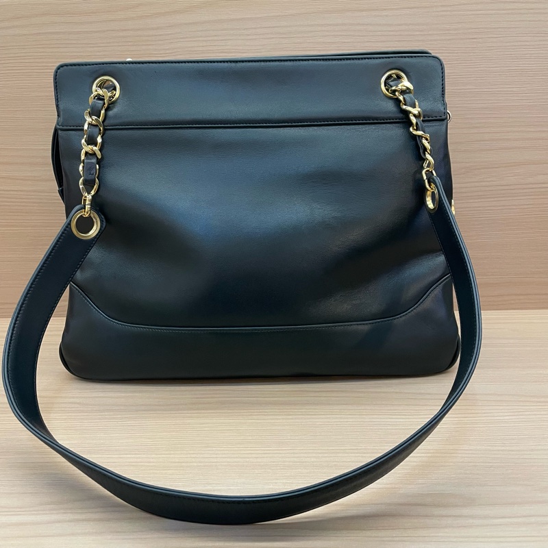 NO:C67 chanel 黑金中古牛皮圆弧金扣浮雕TOTE包 中號 19開  2014年 有塵袋 無卡 無盒子-1