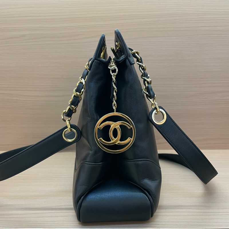 NO:C67 chanel 黑金中古牛皮圆弧金扣浮雕TOTE包 中號 19開  2014年 有塵袋 無卡 無盒子-3