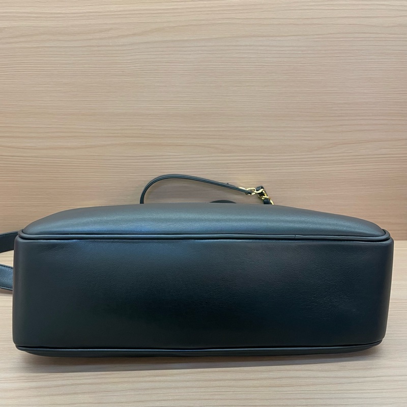 NO:C67 chanel 黑金中古牛皮圆弧金扣浮雕TOTE包 中號 19開  2014年 有塵袋 無卡 無盒子-4