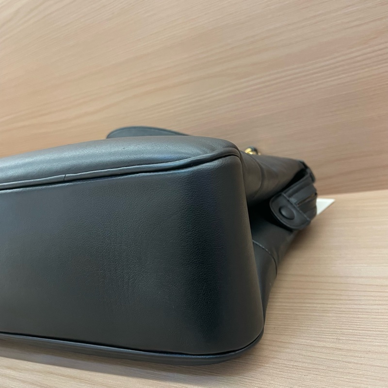 NO:C67 chanel 黑金中古牛皮圆弧金扣浮雕TOTE包 中號 19開  2014年 有塵袋 無卡 無盒子-6