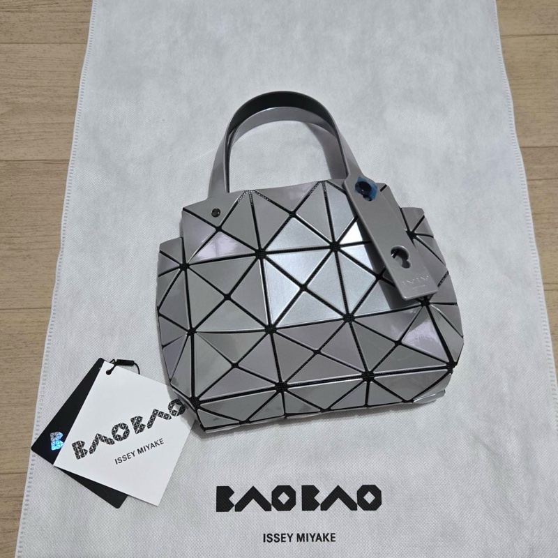 Issey Miyake 三宅一生 Bao Bao小號結晶鑽石包 銀灰色-0