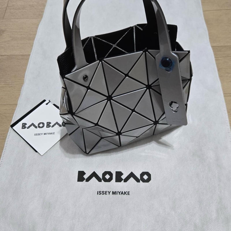 Issey Miyake 三宅一生 Bao Bao小號結晶鑽石包 銀灰色-1