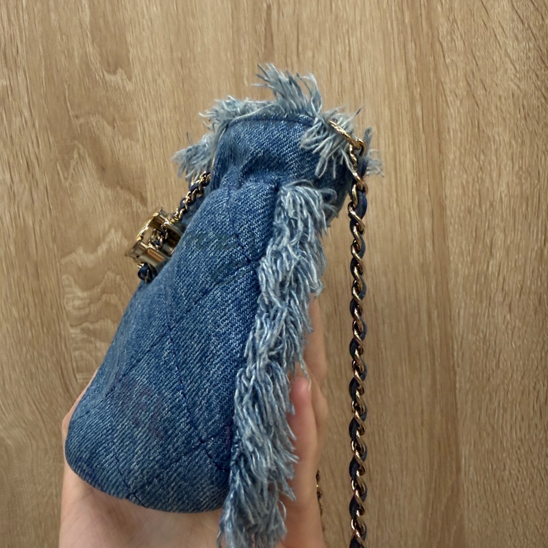 Chanel 牛仔藍菱格紋迷你斜背水桶包-2