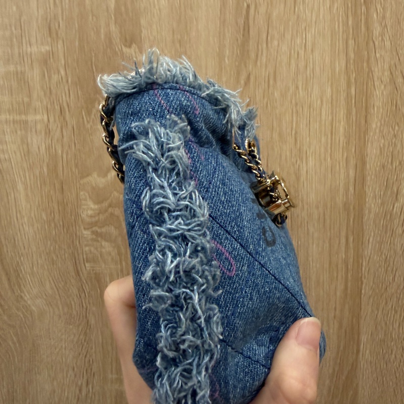 Chanel 牛仔藍菱格紋迷你斜背水桶包-3