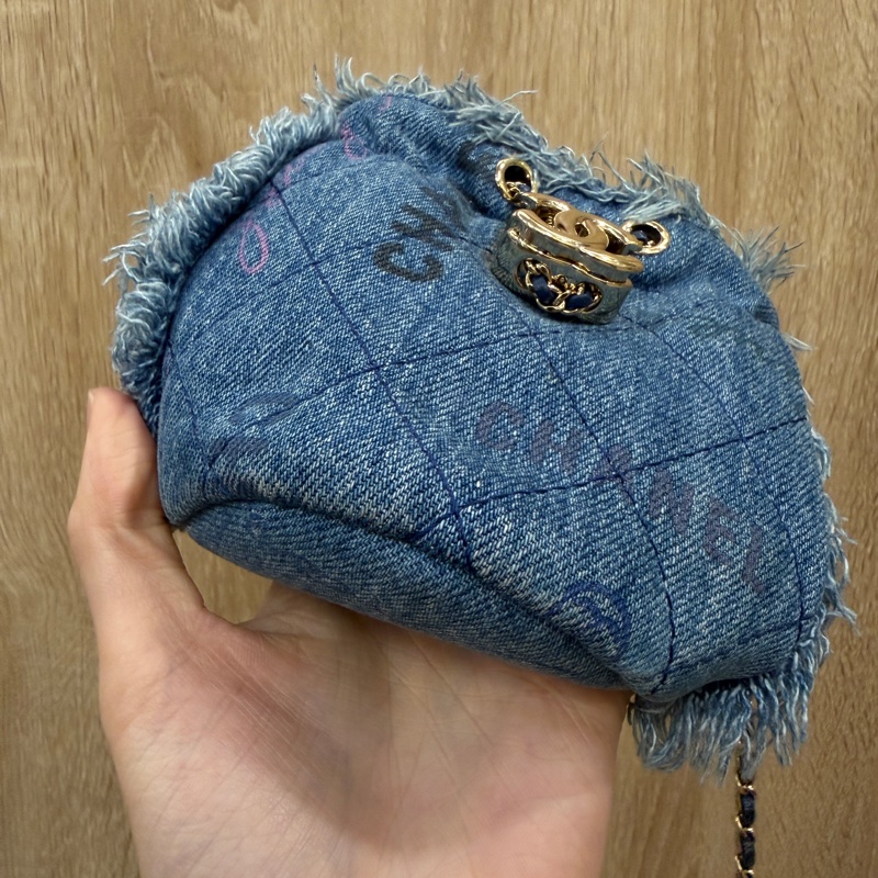 Chanel 牛仔藍菱格紋迷你斜背水桶包-4