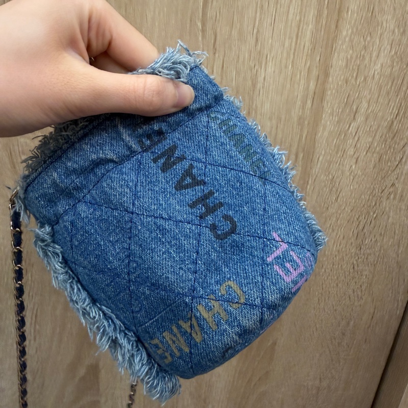 Chanel 牛仔藍菱格紋迷你斜背水桶包-5