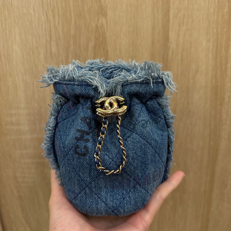 Chanel 牛仔藍菱格紋迷你斜背水桶包-14