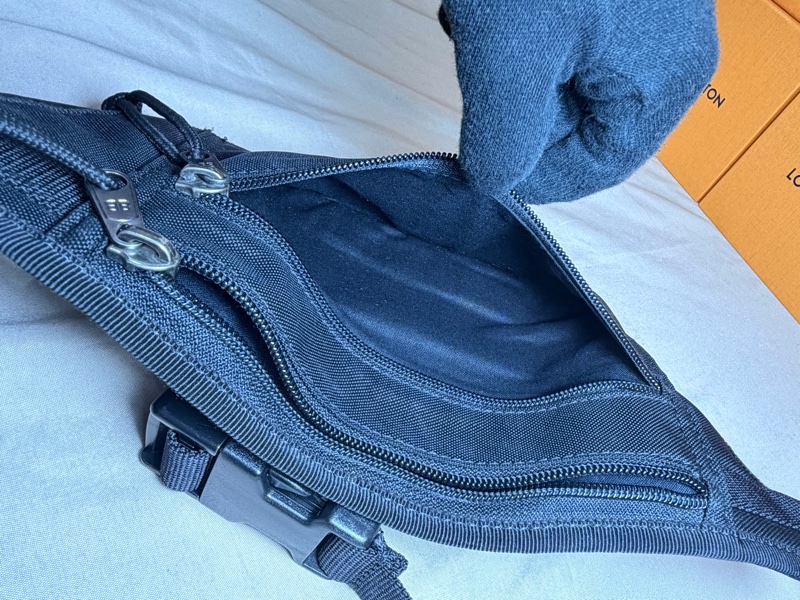 ✨近新閒置 Balenciaga 巴黎世家 雙層拉鏈腰包 胸包-5