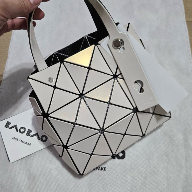 Issey Miyake 三宅一生 Bao Bao小鑽石結晶包 珍珠白色-0