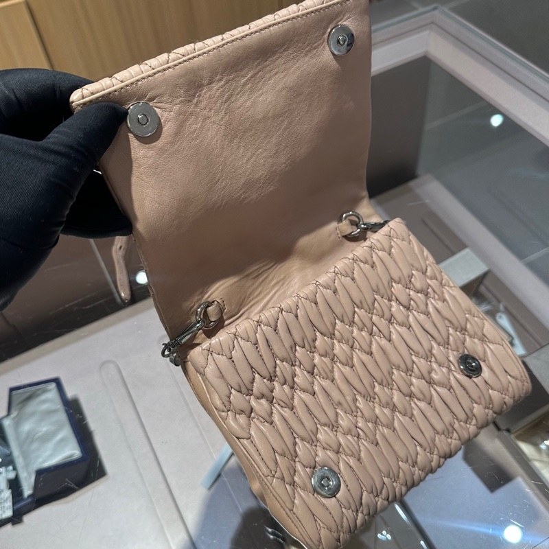 MiuMiu 缪缪 粉色小羊皮经典褶皱宝石单肩包斜挎包-4