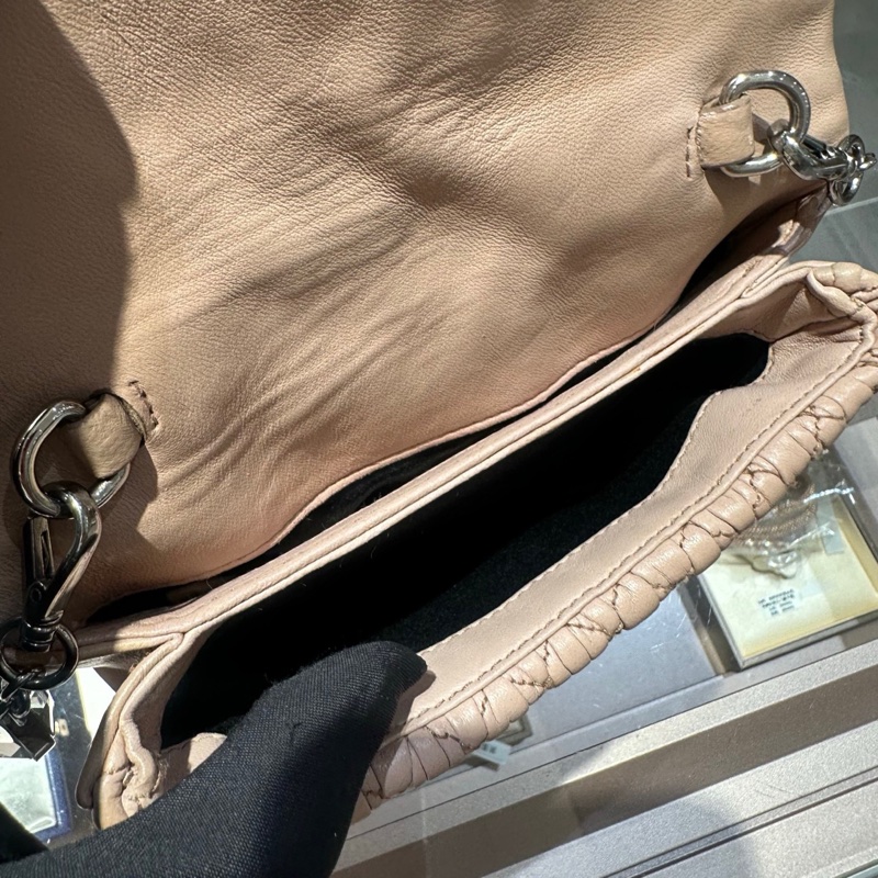 MiuMiu 缪缪 粉色小羊皮经典褶皱宝石单肩包斜挎包-5