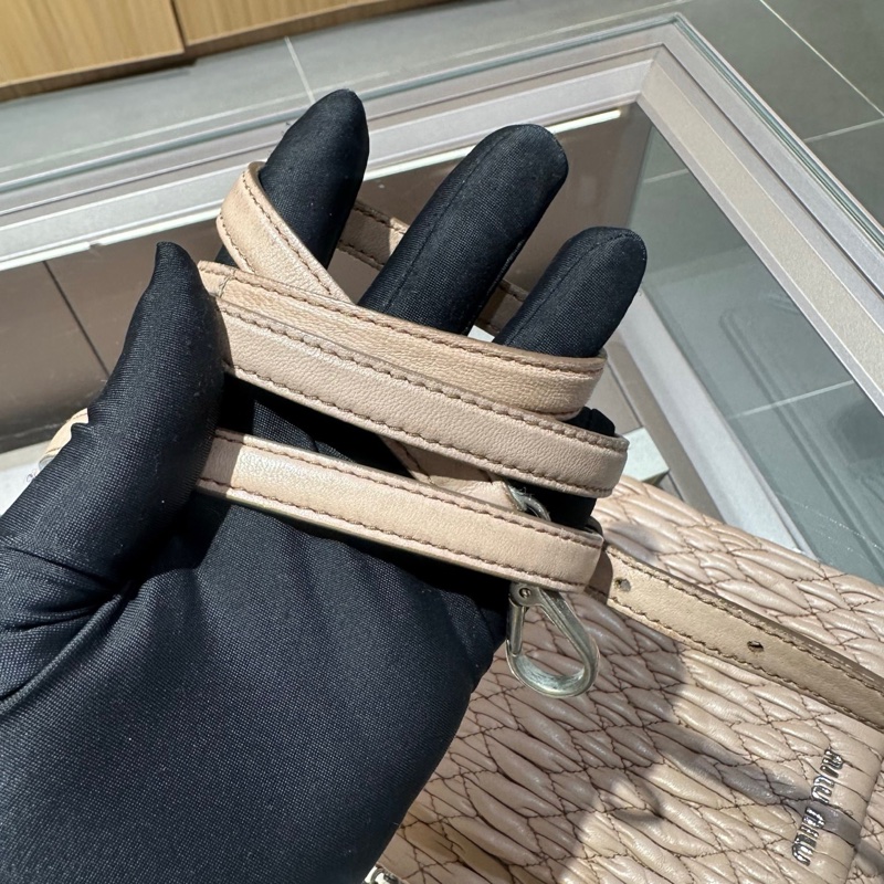 MiuMiu 缪缪 粉色小羊皮经典褶皱宝石单肩包斜挎包-6