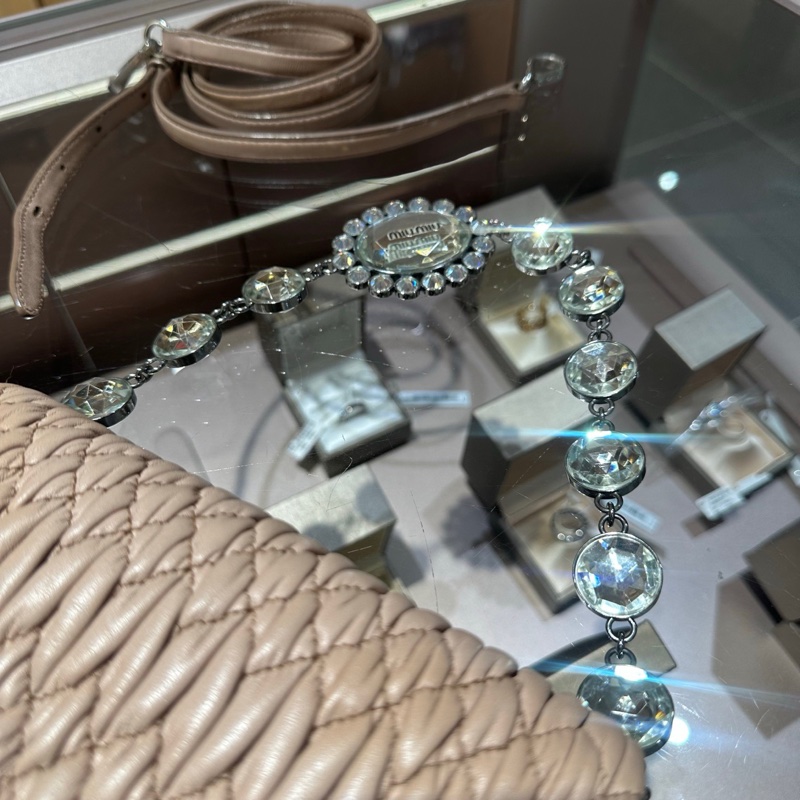 MiuMiu 缪缪 粉色小羊皮经典褶皱宝石单肩包斜挎包-7