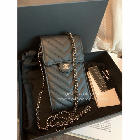 香奈兒手機包 黑色皮革 鍊條包 斜背包  手提包 鏈條包 肩背包 腋下包 香奈兒  閒置 未使用 有專櫃單 Chanel Chevron Black Phone Holder with chain