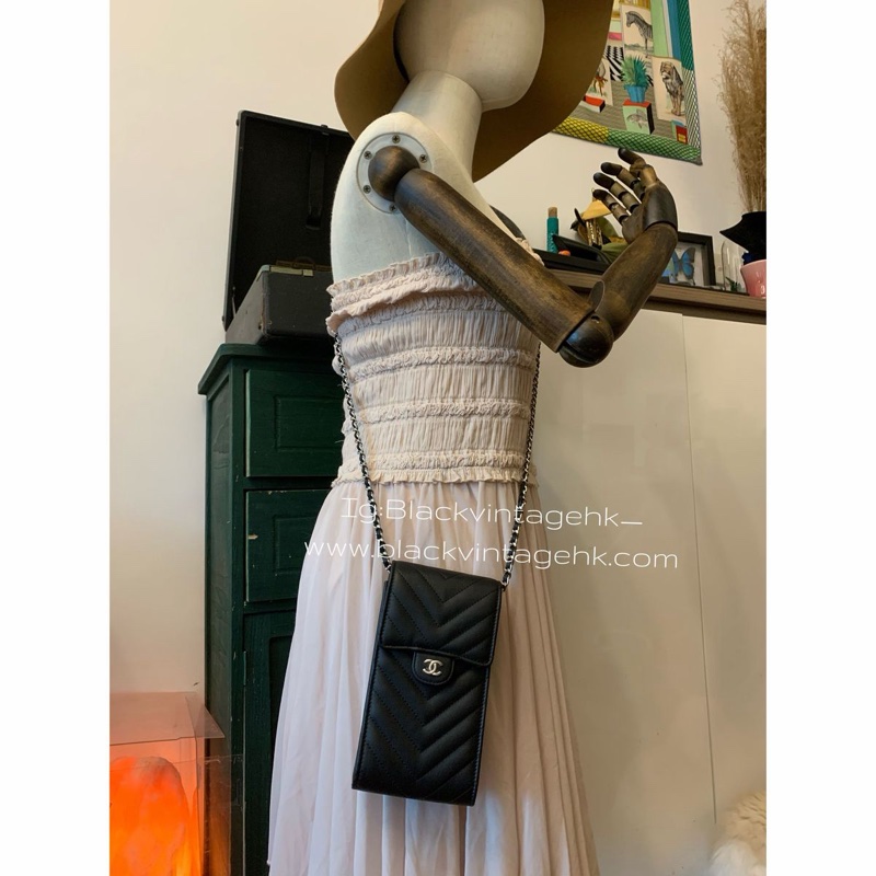 香奈兒手機包 黑色皮革 鍊條包 斜背包  手提包 鏈條包 肩背包 腋下包 香奈兒  閒置 未使用 有專櫃單 Chanel Chevron Black Phone Holder with chain-8
