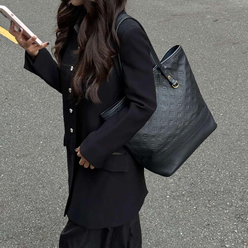 【牛皮壓紋超高級🐮】 LV 高級牛皮款 托特包 （專櫃132,000）-1