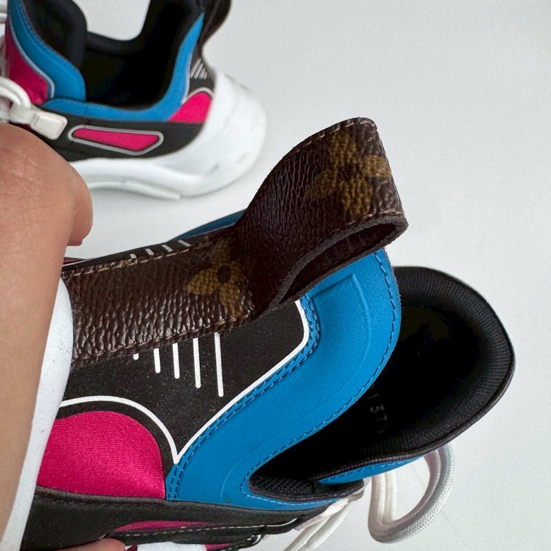 🎊專櫃1萬5 LV超顯瘦粉拚藍色運動鞋 37.5-10