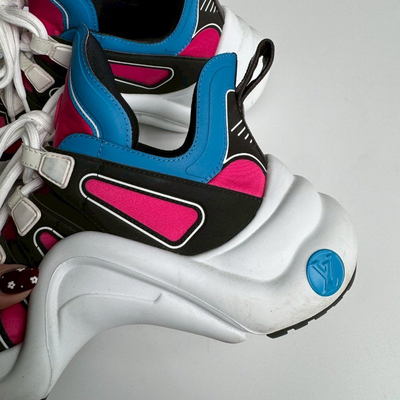 🎊專櫃1萬5 LV超顯瘦粉拚藍色運動鞋 37.5-14