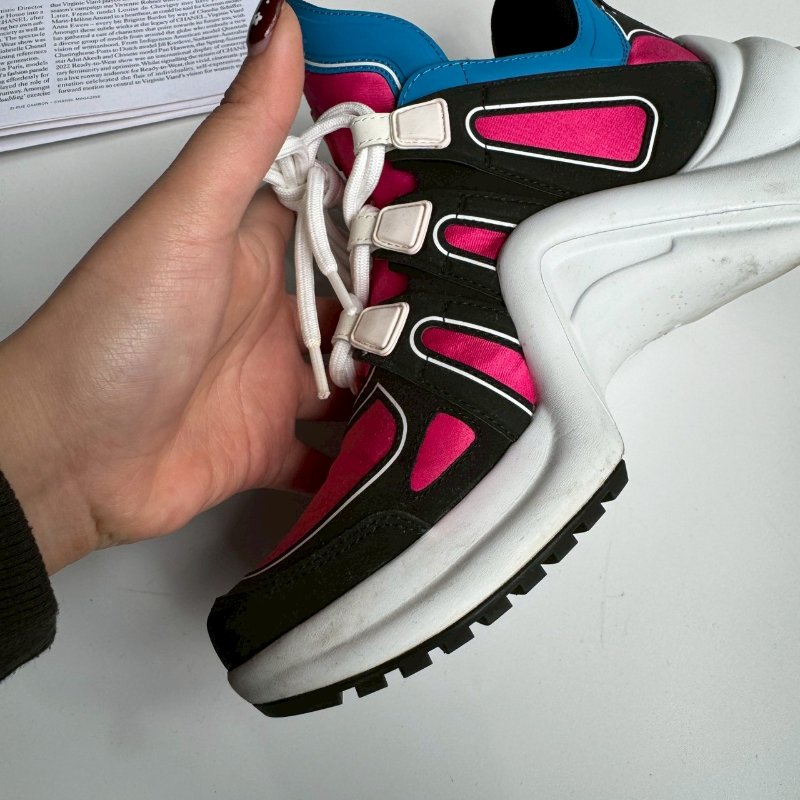 🎊專櫃1萬5 LV超顯瘦粉拚藍色運動鞋 37.5-15