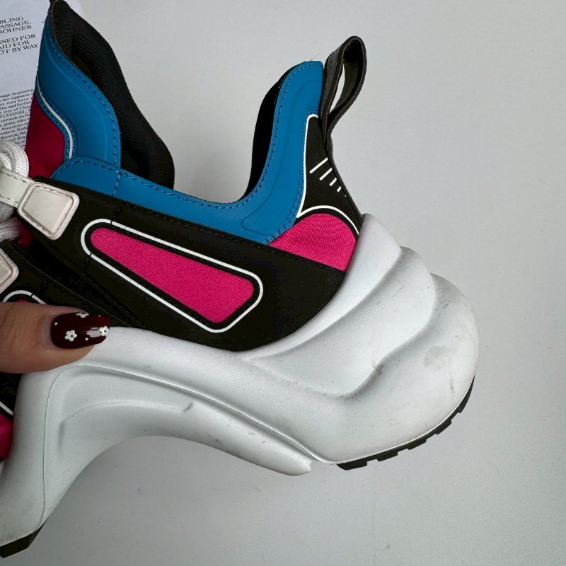 🎊專櫃1萬5 LV超顯瘦粉拚藍色運動鞋 37.5-16